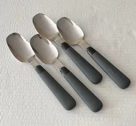 Ohs258 Oneida Stainless 4 Oval Soup Spoons Matte Black Plastic Handle