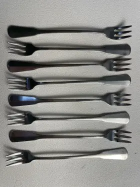 Cfx12 Oneida Ohsdistinc/cfx12 Stainless Distinction / Fireside Cocktail Forks - Set Of Eight Usa