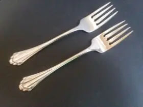 Oneida Ohsmarq/f2x4 Stainless Marquette Dinner Forks - Set Of Two Usa Made Lightly Used