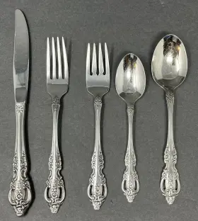 5pps Oneida Ohsrep/5pps Stainless Renoir Pembrooke 5 Piece Place Setting