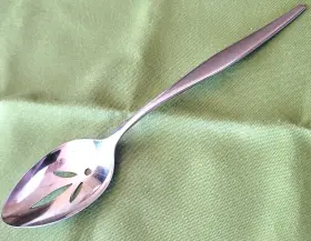 73508 Oneida/ Wm. A. Rogers Pierced Serving Spoon Ltd William Stainless Windrift 73508 Oneida/ Wm. A. Rogers Pierced Serving Spoon Ltd William Stainless Windrift