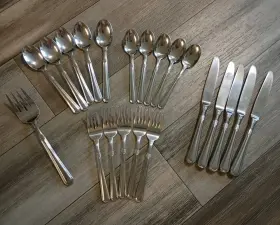 5289056 Pfaltzgraff Providence Stainless 21pc. Flatware Set Glossy Serving Fork