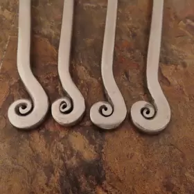 P118 Pier 1 One Lily 4 Teaspoons Spoons India Stainless Flatware Lot E #2