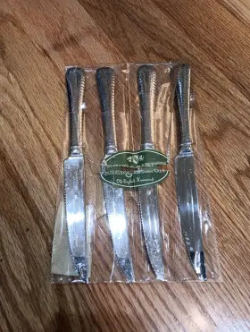 Reed & Barton 034641036081 And Old Olde English Hammered - 4 Pieces Steak Knives Stainless