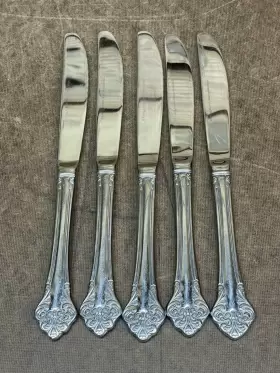 82285 Reed & Barton And Select Stainless Elegante Pattern 5 Dinner Knives Korea 9 1/8 Inch