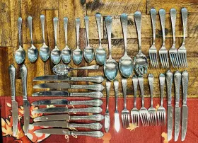 9690805-4 Reed & Barton And Hammered Antique 18/10 Stainless Steel 36 Pcs Flatware Set