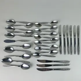 Ins55 Superior 32 Pcs Lot Vtg Stainless Usa Glossy Rose Flatware Spoons Knives