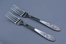 Pb5-2 Unknown Manufacturer Unf11 2 Dinner Fork 7-3/8 Inch Rose Stainless Japan New #2