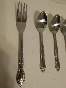 Uti43 Utica Stainless 4 Soup Spoons Fork Flatware Silverware 3 Flowers On Tip #2