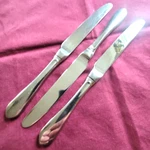 Wallace Stainless WAS140 3 Dinner Knives 8.75" 18/10 Pointed Tip #256182. Fixed Price $9.99.