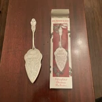 1998 Vintage Wm. Rogers & Son Silver-plated Holiday Christmas Pie Server. Fixed Price $13.88.