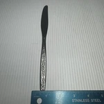 Rogers Co Stanley Roberts Castle Pattern Butter Knife Taiwan. Fixed Price $9.96.