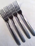 Oneida Stainless Set 4 Peninsula Castle Jordan Laura Dinner Forks 7/8. Fixed Price $19.95.