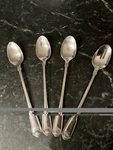 Oneida Classic Shell Set Of 4 Teaspoons. Fixed Price $34.00.