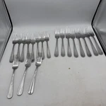 Oneida Stainless Salad And Dinner Forks SD-14 19 Total. Fixed Price $20.00.