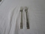 2 Pc Oneida Community 1936 Coronation Pattern Dinner Forks Letter Mono. Fixed Price $8.88.