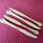 4 Dinner Knives Oneida Bancroft Stainless Steel 9 1/8" Ridged Flared Tip. Fixed Price $10.99.