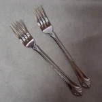 International Silver INS661 Dinner Forks 2 Stainless Steel 7 5/8" Plume Fan Dots. Fixed Price $26.95.