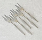 Reed & Barton Stainless RDS9 5 Salad Forks Glossy Plain Rebacraft. Fixed Price $14.36.