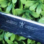 Set J Henckels International Stainless Steel Serrated Stake Knives 35199-100. Fixed Price $25.00.