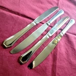 International Silver Stainless 4 Dinner Knives Beacon Hill Multi Sided Tip 9.25". Fixed Price $9.99.