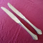 2 Dinner Knives Oneida Bancroft Stainless Steel 9 1/8" Ridged Flared Tip. Fixed Price $6.99.