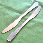 2 Dinner Knives Cambridge Stainless Gravity Sand Pattern Satin Glossy Handle 9". Fixed Price $5.99.