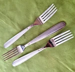 3 Dinner Forks Oneida Peninsula Castle Jordan Laura Frost Center Glossy Edge 8". Fixed Price $7.99.