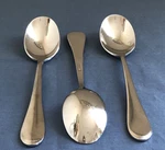 3 Oneida Icarus Place Oval Soup Spoons 18/10 Stainless Vietnam 2004 Issue VV-15. Fixed Price $18.25.