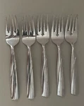The Main Course MNF13 Stainless Japan Twist Handle Glossy Lot Of 5 Dessert Forks. Fixed Price $24.77.