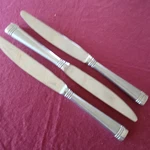 Oneida Amsterdam Stainless Flatware Dinner Knives 9 3/8" Frosted Accent. Fixed Price $6.99.