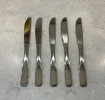 Reed & Barton Fiddler Ii Heritage Mint Stainless Flatware 5 Dinner Knive 8-1/4. Fixed Price $15.00.