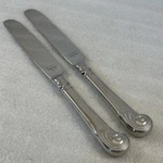 Set Of 2 - Reed & Barton Gloucester Shell Williamsburg Stainless Dinner Knives. Fixed Price $26.95.