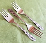 International Silver Stainless Rogers Co 3 Salad Forks Spring Flower 6 1/2". Fixed Price $10.99.