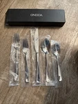 Oneida Moda 5 Piece Place Setting 18/10 Stainless Steel. Fixed Price $16.95.