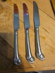 3 Roberts Williamsburg Shell Pistol Hollow Knives Stainless Flatware. Fixed Price $34.99.