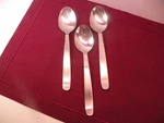 Set Of 3 Place Oval Soup Spoons Hampton Silversmiths HSV108 Stainless 7 1/2". Fixed Price $15.94.