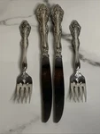 Oneida Stainless Flatware Michelangelo 4PC. Fixed Price $20.00.