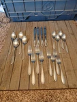 Oneida Stainless Flatware Cutlery 30 Piece. Nice Set. Fixed Price $89.00.