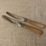 2 Dinner Knives A.e. Thompson & Sheffield Firth-brearley Stainless Steel. Fixed Price $8.95.
