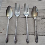 Exquisite By W.m.rogers Silverplate. Set Of 2 Teaspoons & Dessert/salad Forks.. Fixed Price $22.50.