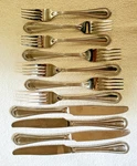 Oneida Countess 11 Pieces 4 Dinner & 3 Salad Forks Knives. Fixed Price $22.00.