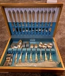 Rogers 1881 Oneida Plantation Service For 12 Silverplate Set Original Box Mcm. Fixed Price $400.00.