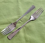 Oneida Community Stainless Phoenix Pattern Dinner Forks 7.25" Wide Tip Glossy. Fixed Price $7.99.