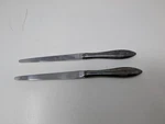 Set Of 2 Towle Silver Plated Handle Stainless Blade Knives 9" (G4). Fixed Price $49.99.